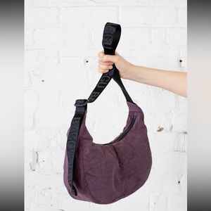 BAGGU MEDUIM CRESCENT RAISIN